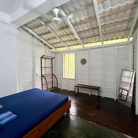 Thelakehostel Hikkaduwa Bagian luar foto