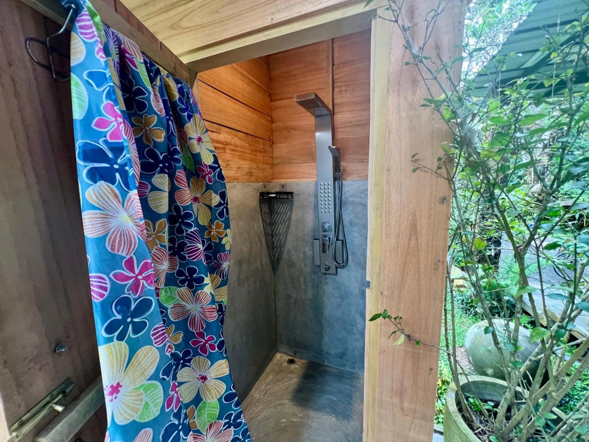 Thelakehostel Hikkaduwa Bagian luar foto